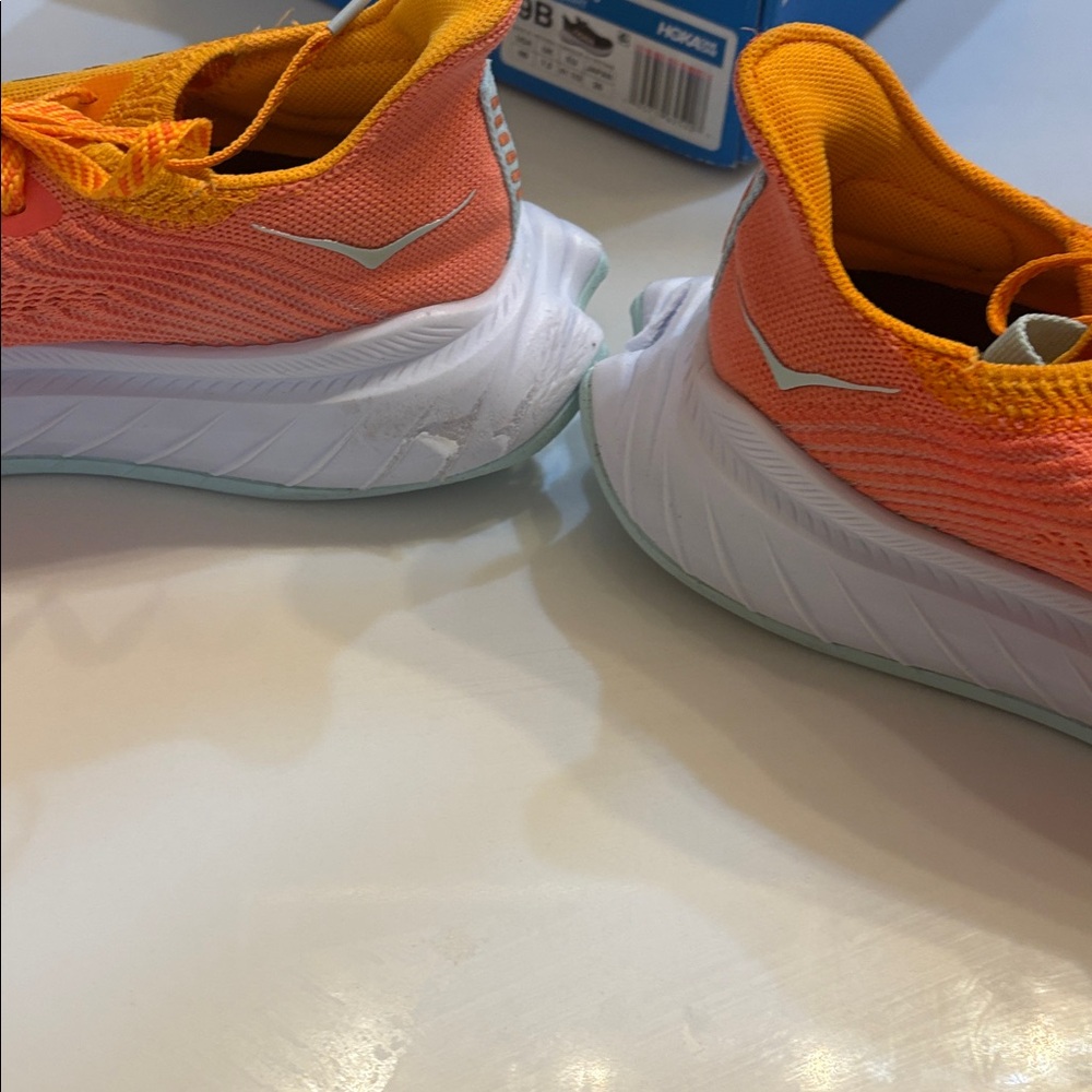 Hoka ladies 9 Carbon x Orange and white Lightweight Running Sneakers - Picture 8 of 11